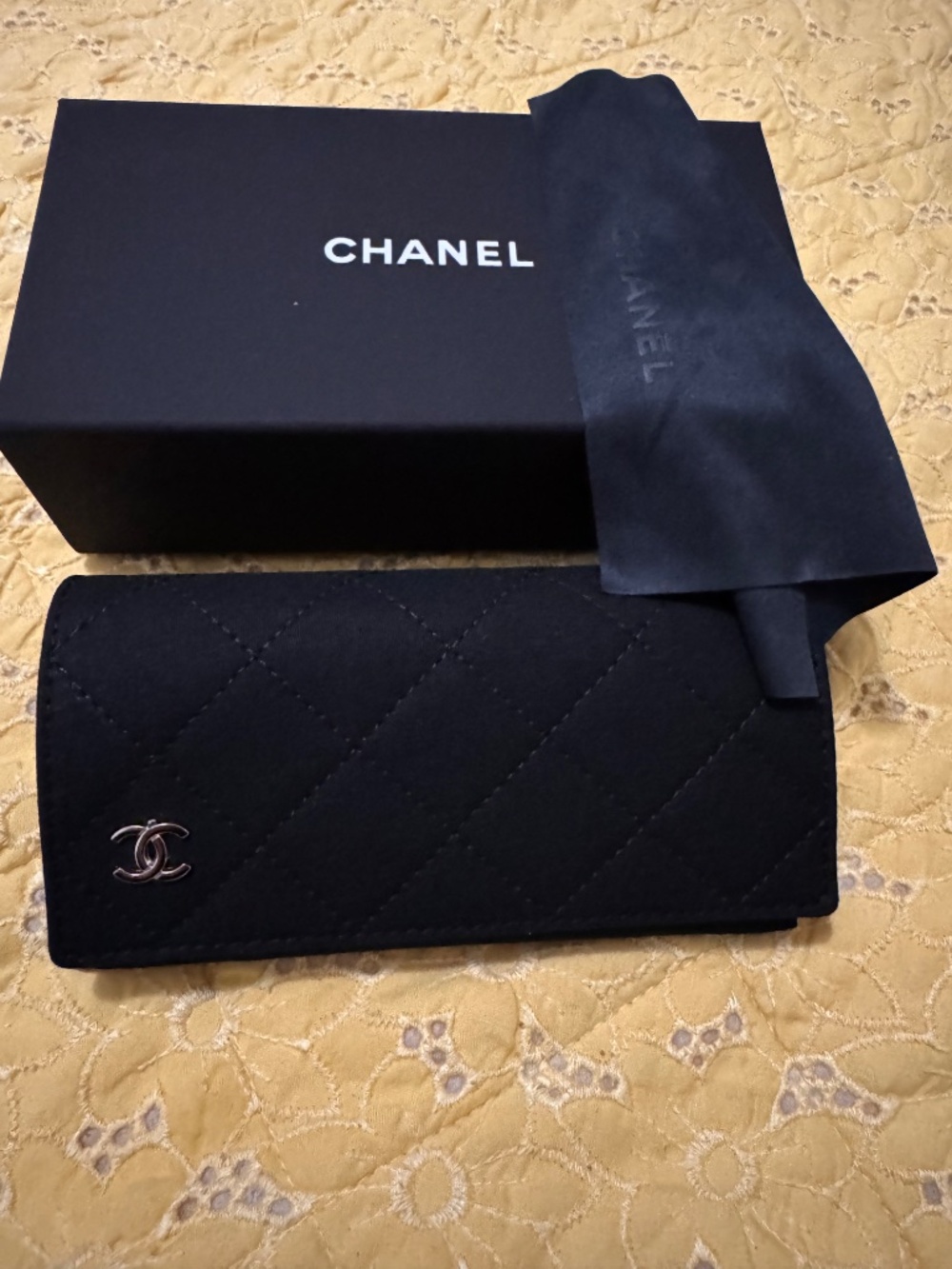 Chanel Cat eye Sunglasses Black & white - Picture 4 of 5